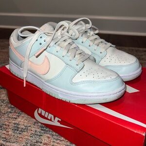NIKE DUNK LOW
Sail/Crimson Tint- Barley Green
Women’s Size 8